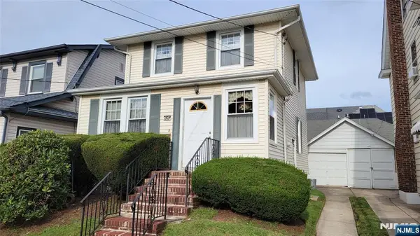 33 Hillcrest Road, Kearny, NJ 07032