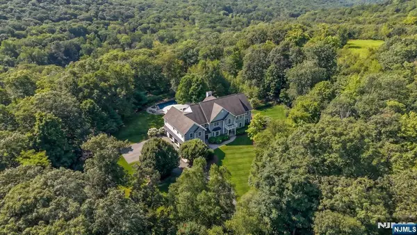 21 Reagan Way, Kinnelon Borough, NJ 07405