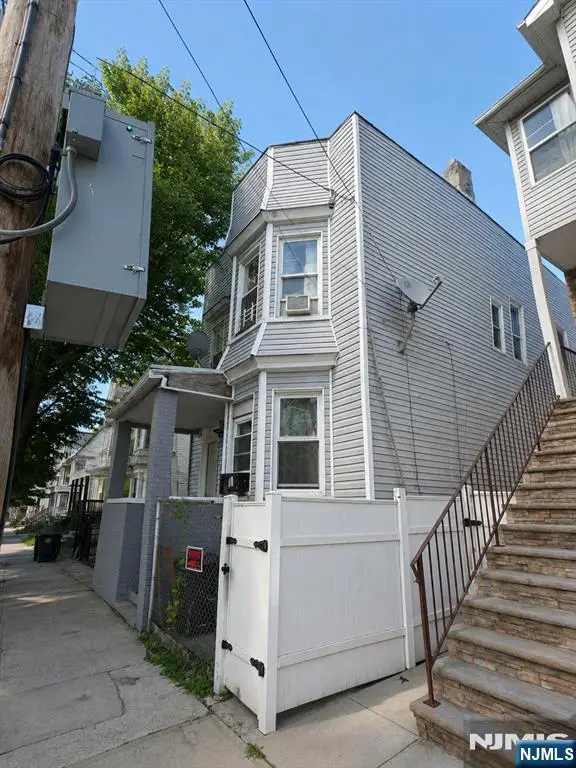 126 S 7th Street, Newark, NJ 07107