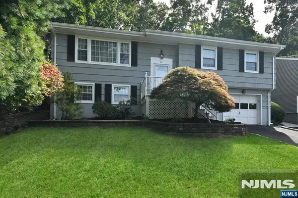 54 Walton Avenue, Oakland, NJ 07436