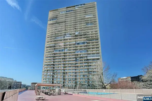 6040 Boulevard East 30N, West New York, NJ 07093