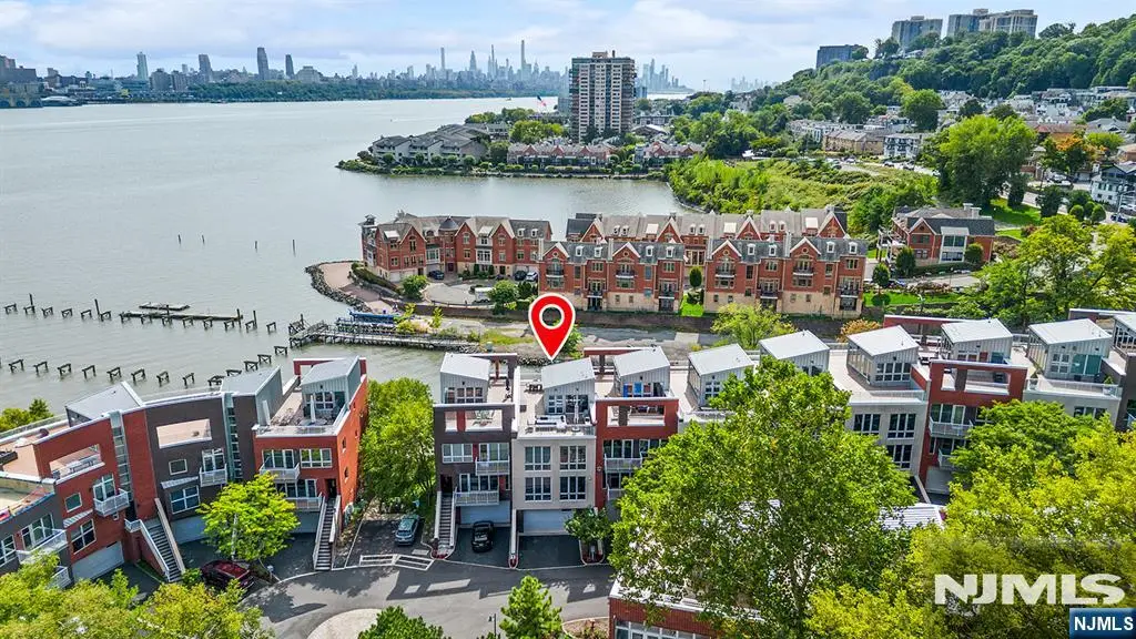18 Vela Way, Edgewater, NJ 07020 - #1
