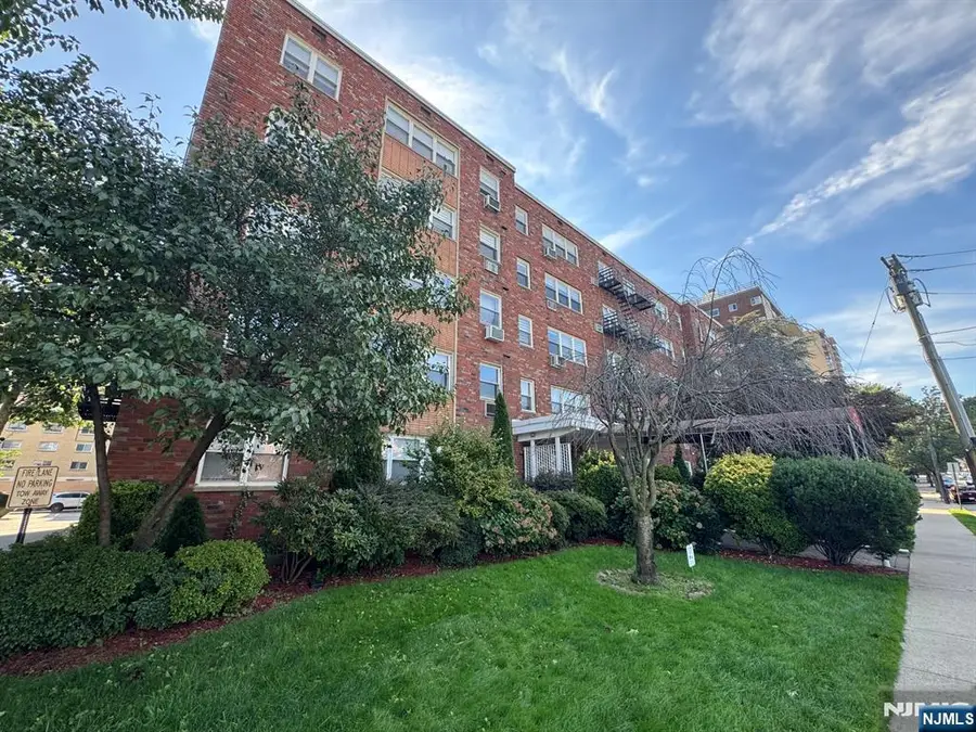 2200 Center Avenue E7, Fort Lee, NJ 07024 - #2