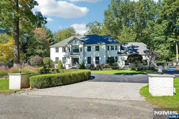 1 Canterbury Road, Norwood, NJ 07648
