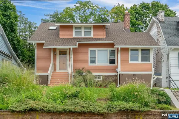 17 Floyd Road, Verona, NJ 07044
