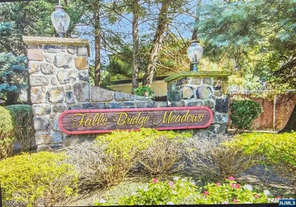 62 Falls Bridge Drive 419, Totowa, NJ 07512