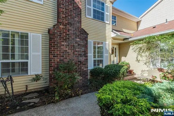 8 Birdseye Circle, Wayne, NJ 07470