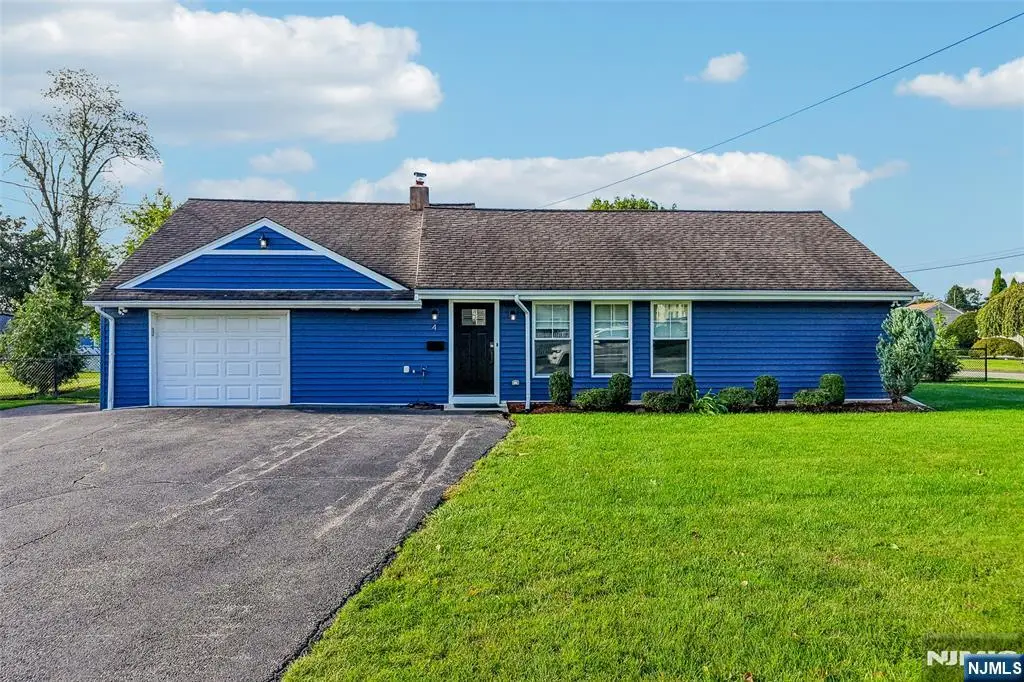 4 Stuart Lane, Wayne, NJ 07470 - #1