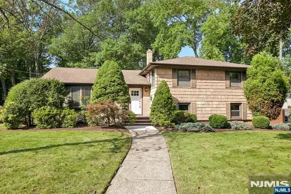 65 Springbrook Road, Livingston, NJ 07039