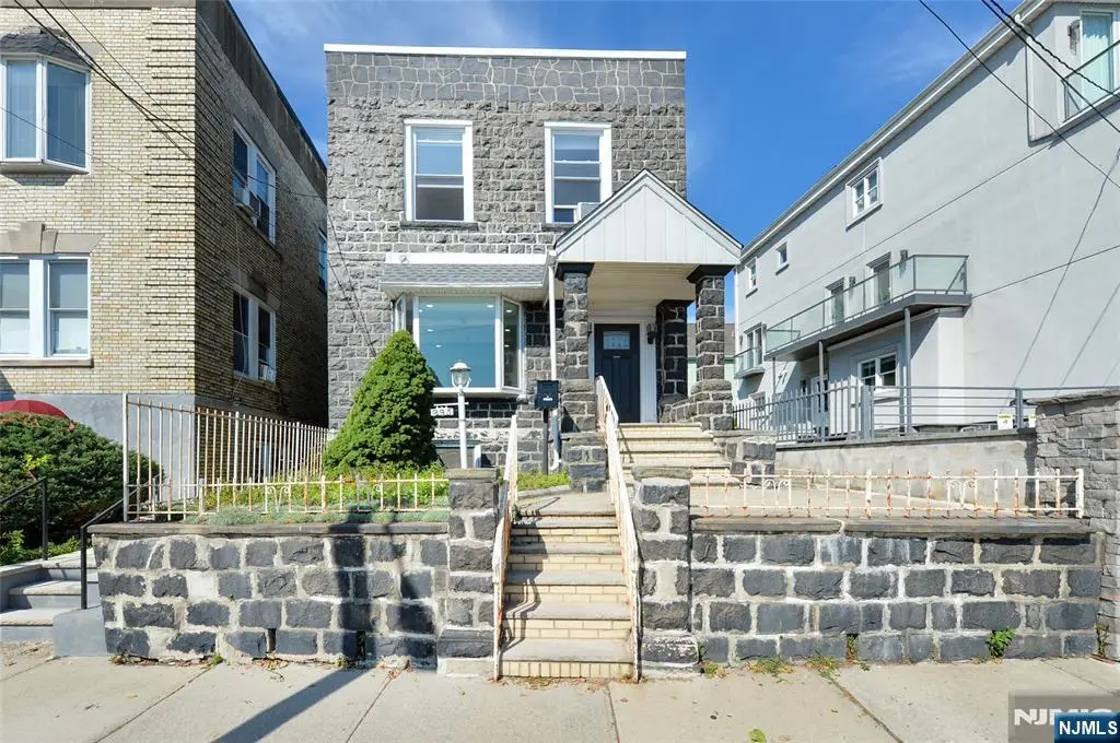 995 E Boulevard, Weehawken, NJ 07086 - #1