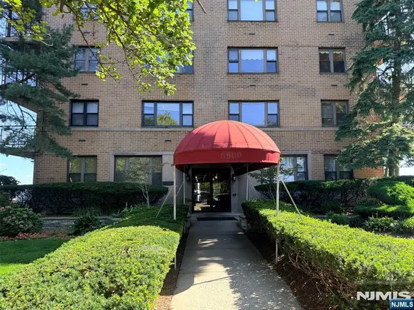 8800 Boulevard 7L, North Bergen, NJ 07047