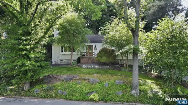 12 Poplar Road, Demarest, NJ 07627