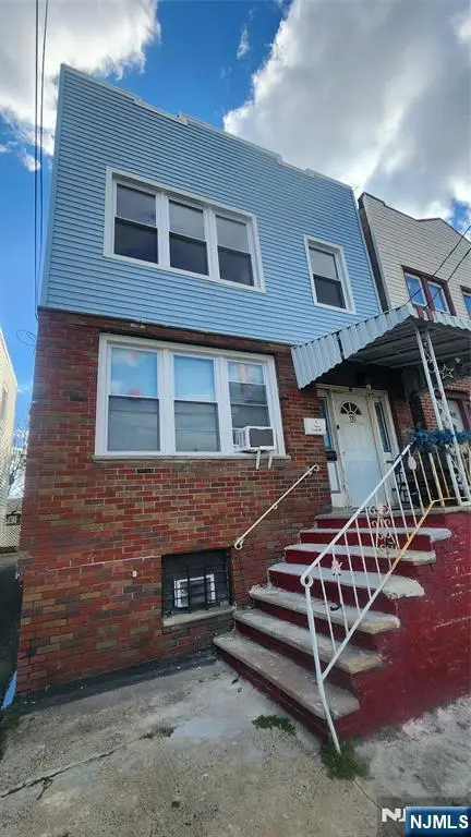 139 Roosevelt Avenue, Jersey City, NJ 07304