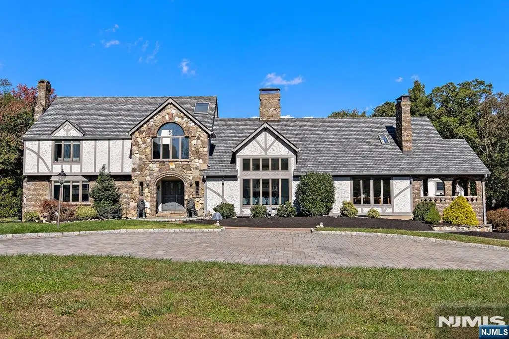 7 Christopher Place, Saddle River, NJ 07458 - #1