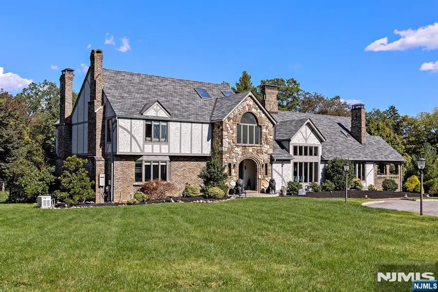 7 Christopher Place, Saddle River, NJ 07458 - #2