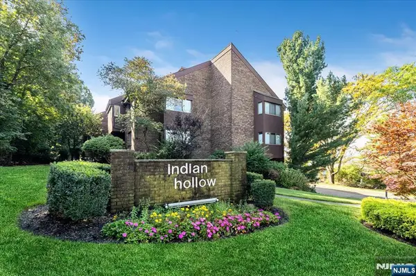 132 Indian Hollow Court, Mahwah, NJ 07430