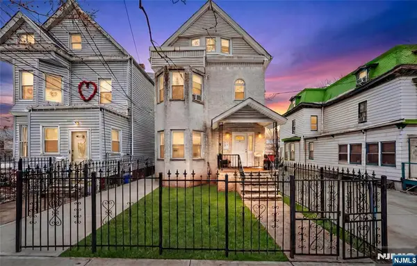 30 N 11th Street, Newark, NJ 07107