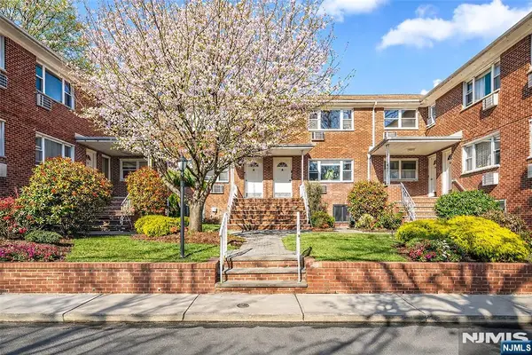 201 Oakdene Place C2, Cliffside Park, NJ 07010