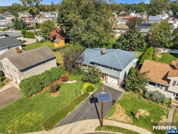 19 Dalton Place, Bergenfield, NJ 07621