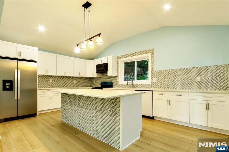 103 Vreeland Avenue, Bloomingdale, NJ 07403 - #2