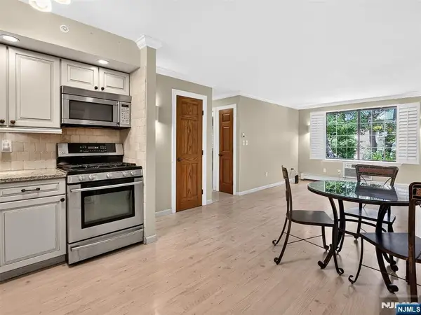 1510 Faulkner Court, Mahwah, NJ 07430