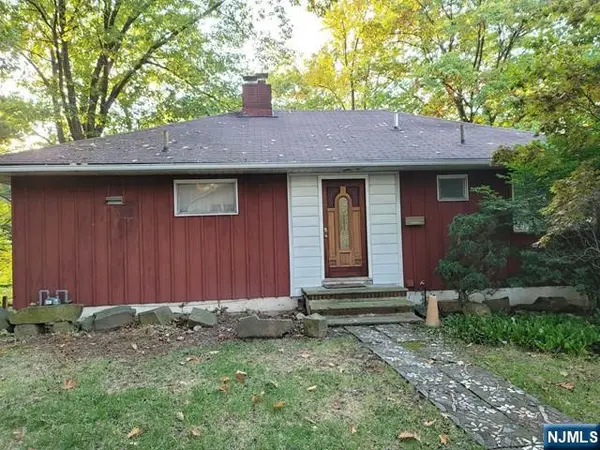 536 Nordhoff Drive, Leonia, NJ 07605
