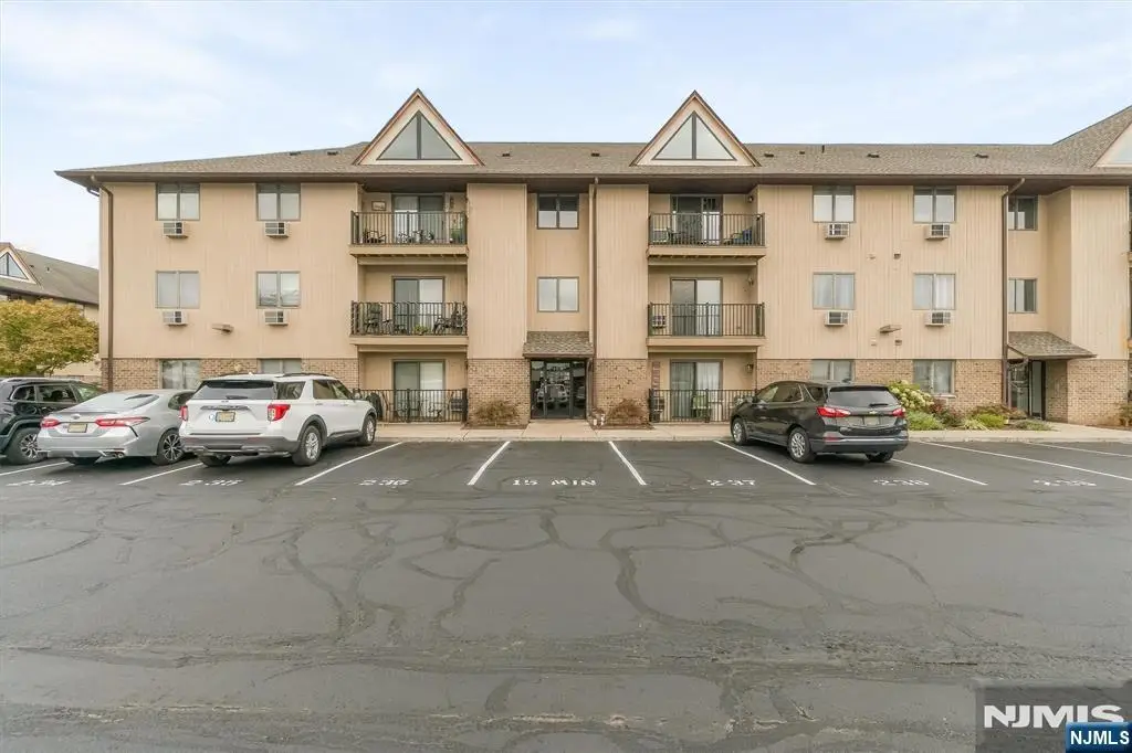 651 Riverside B15, Lyndhurst, NJ 07071 - #1
