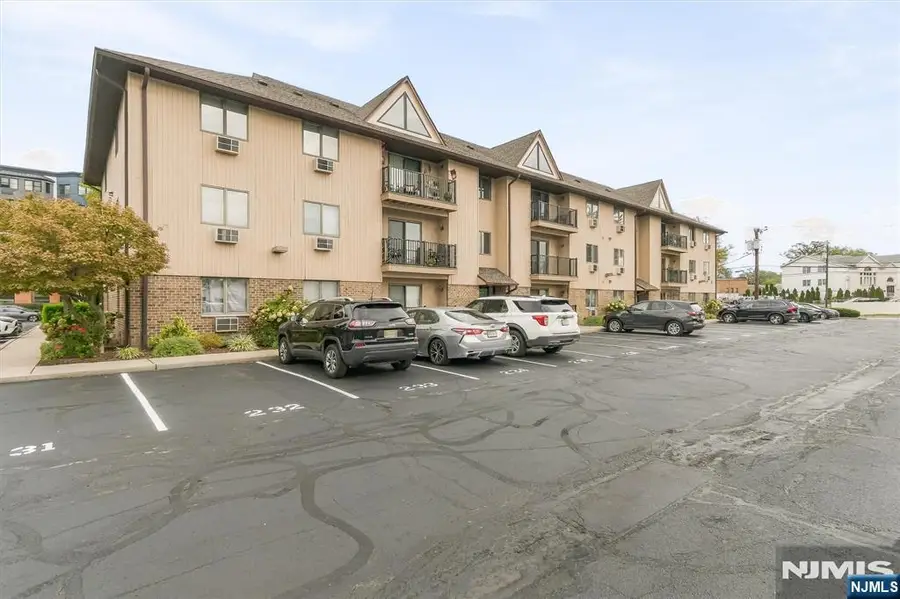 651 Riverside B15, Lyndhurst, NJ 07071 - #2