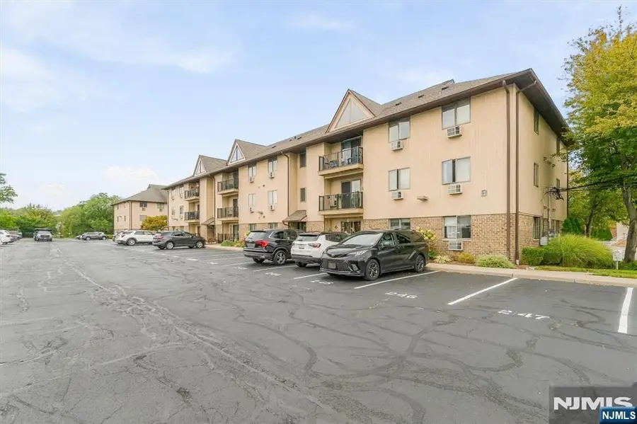 651 Riverside B15, Lyndhurst, NJ 07071 - #3