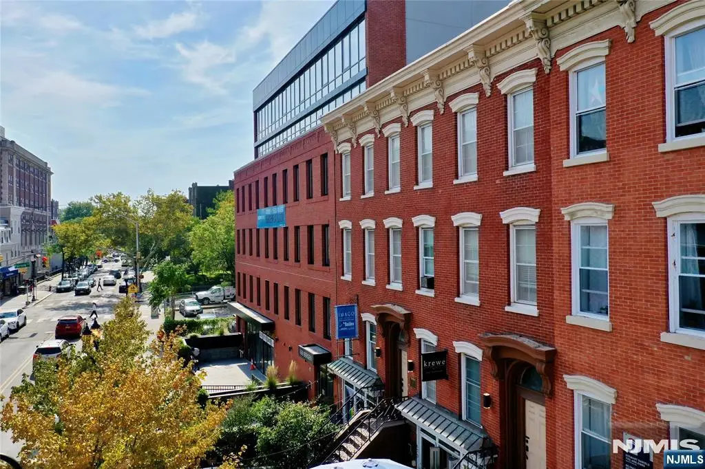 673 Bergen Avenue 2D, Jersey City, NJ 07304 - #1