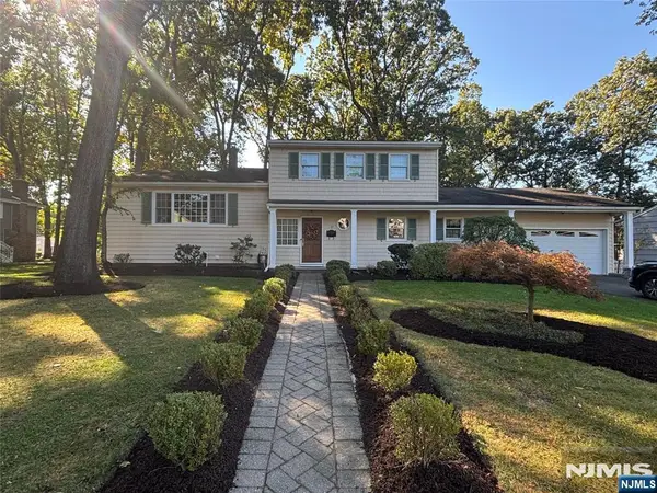 17 Chandler Drive, Wayne, NJ 07470