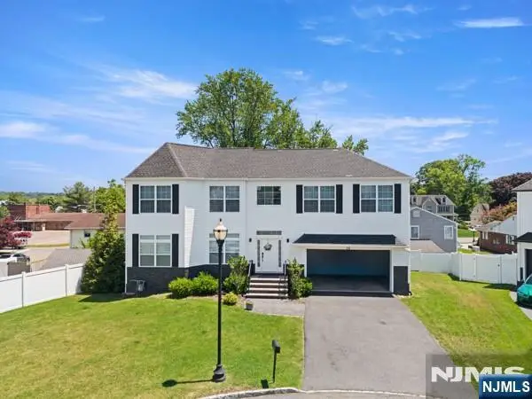 28 Lamb Court, Norwood, NJ 07648
