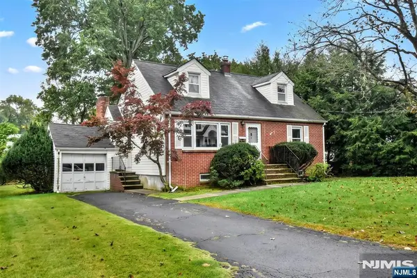 4 Demartini Place, Waldwick, NJ 07463