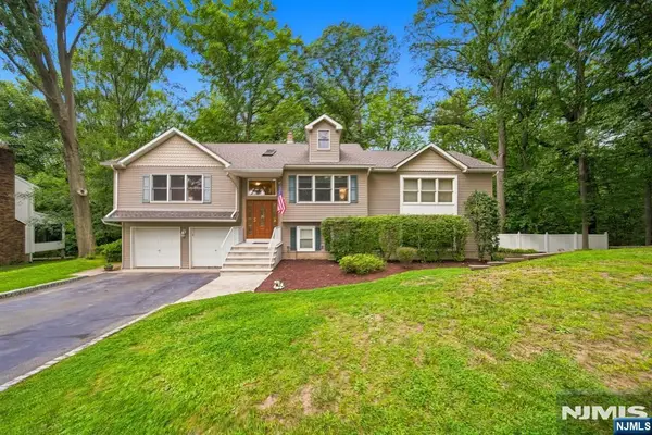 66 Woodside Avenue, Hawthorne, NJ 07506