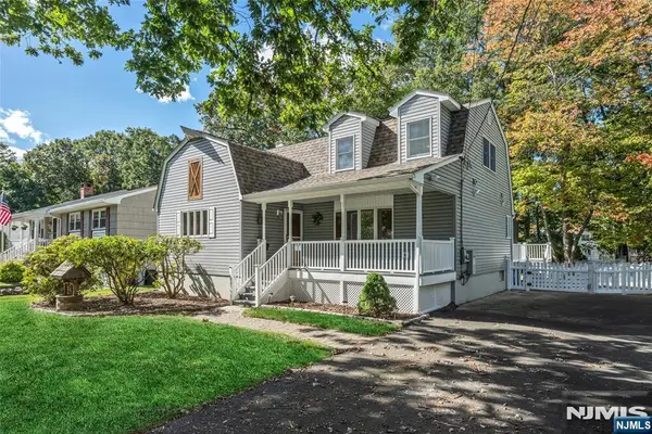 87 Calumet Avenue, Oakland, NJ 07436