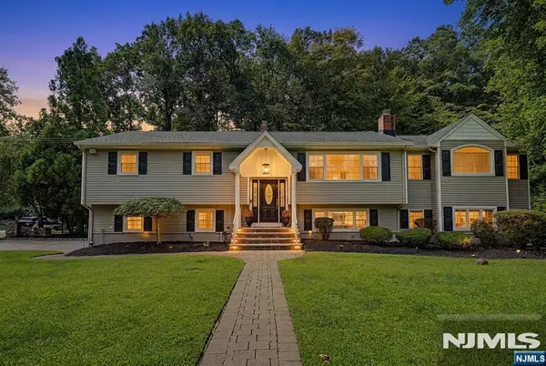 62 Andrew Avenue, Oakland, NJ 07436