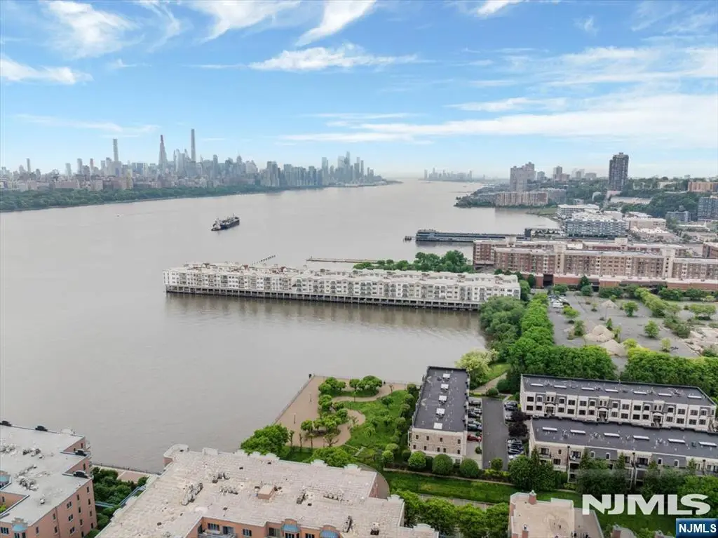 214 The Promenade 214, Edgewater, NJ 07020 - #1