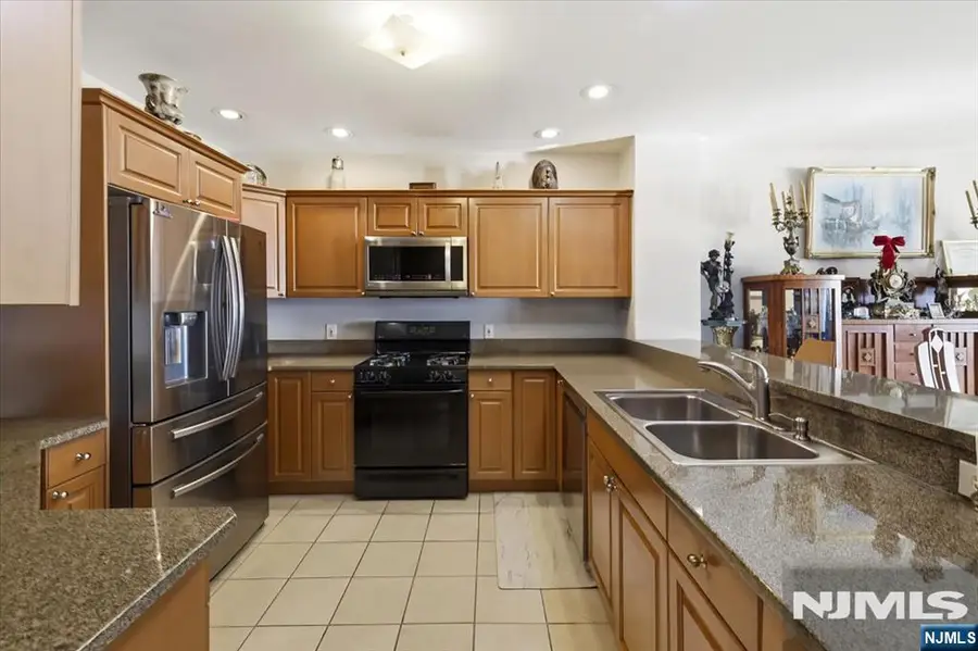 214 The Promenade 214, Edgewater, NJ 07020 - #2
