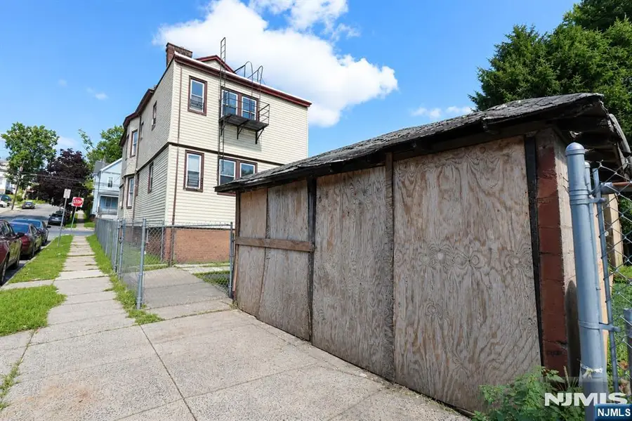 86 Stuyvesant Avenue, Newark, NJ 07106 - #2