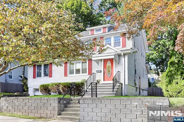 38 Windsor Road, Oradell, NJ 07649
