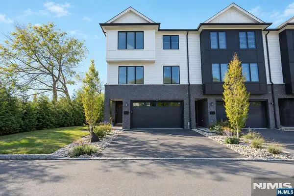 18 Skye Drive 18, Paramus, NJ 07652