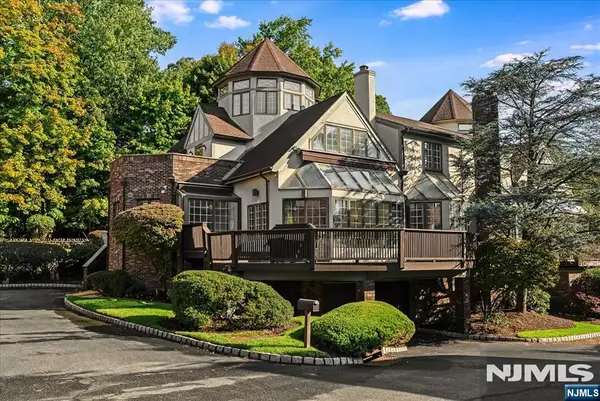 10 Kips Ridge C0010, Verona, NJ 07044