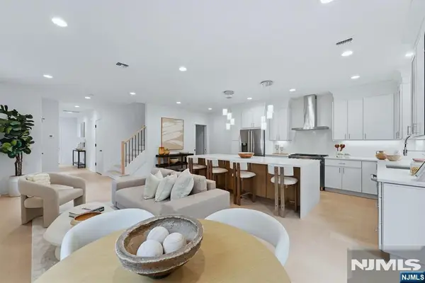 17 Fey Place, Oradell, NJ 07649