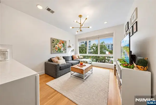 382 7th Street 2, Jersey City, NJ 07302
