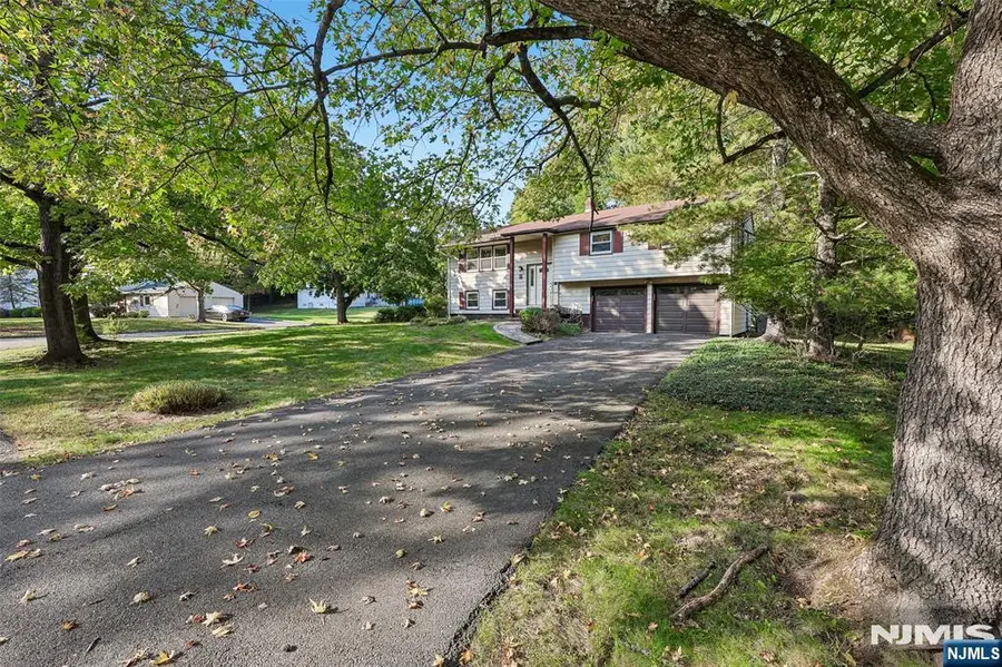7 Tanglewood Drive, Livingston, NJ 07039 - #3