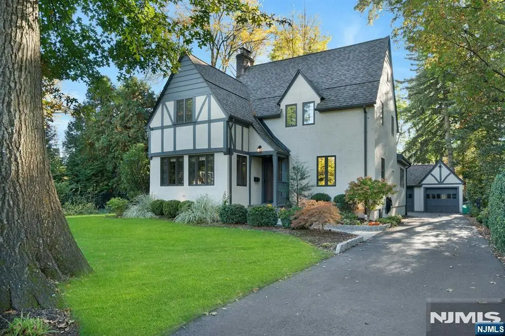 15 Gilbert Road, Ho Ho Kus, NJ 07423 - #1