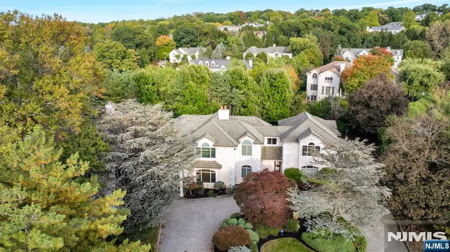 11 Fairway Court, Cresskill, NJ 07626 - #3