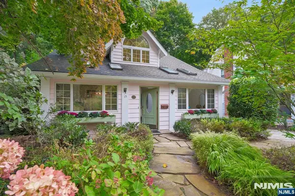 15 Patton Place, Montclair, NJ 07043