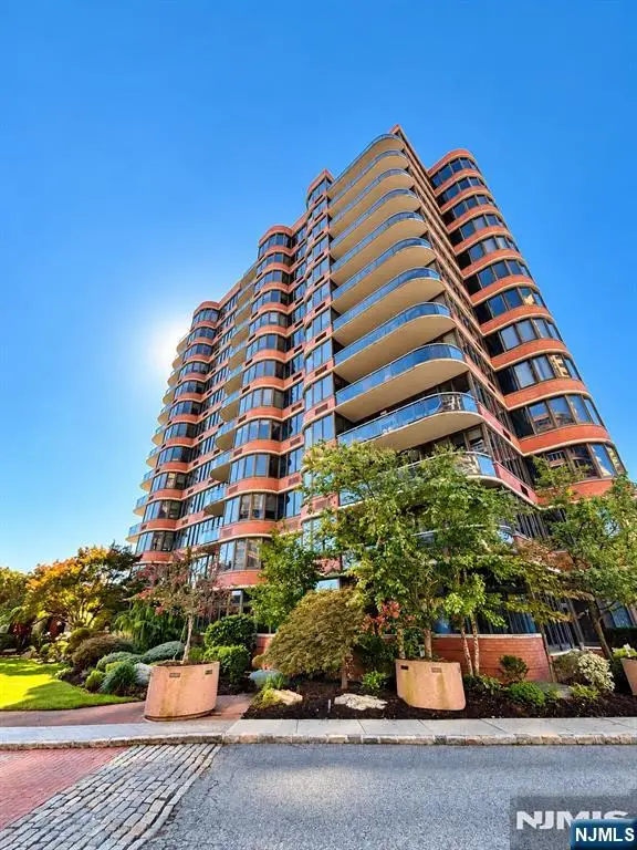 100 Carlyle Drive 2GS, Cliffside Park, NJ 07010 - #3