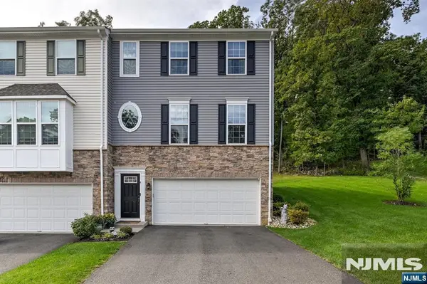 4 Woodland Way, Mount Arlington Boro, NJ 07856